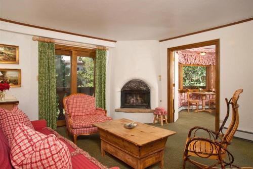 King Suite with Fireplace and Mountain View