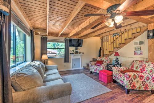 Casa Verde Cabin with Fire Pit 4 Mi to Ski - main image
