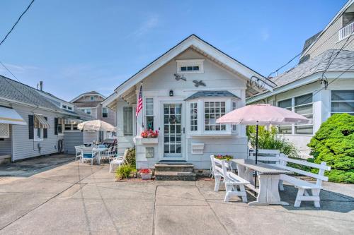 Darling Ocean City Cottage, 2 Blocks to Beach! in Ocean City, USA