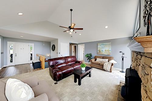 Mountain Songbird - Patio & Balcony - Serene Views home - image 4