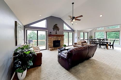 Mountain Songbird - Patio & Balcony - Serene Views home - image 5