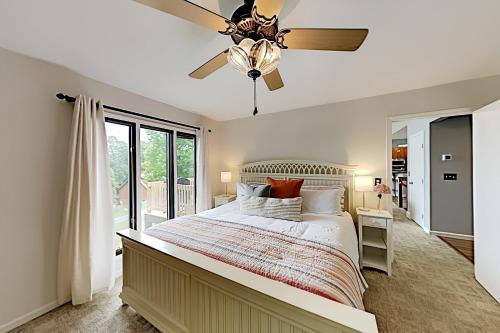 Mountain Songbird - Patio & Balcony - Serene Views home - image 10