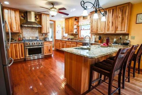 Kitchen, Southwoods Mountain Estate -private mansion, pool, hottub+ 15 acres in West Point (NY)