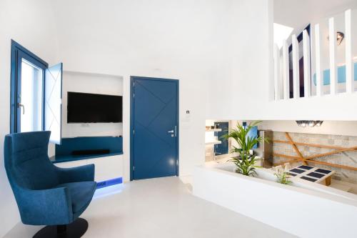 Blue White Residence 4