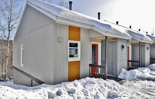 Condo 49 Chemin de la Corniche by Les Chalets Alpins in Stoneham (QC)