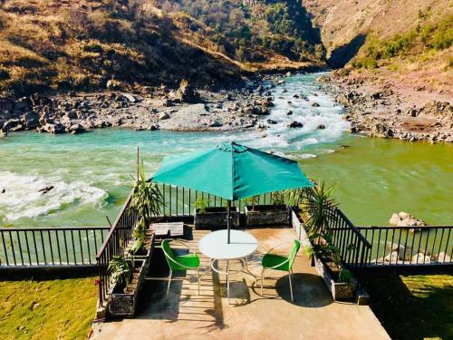 Balcony/terrace, La Orilla Hotel & Restaurant in Muzaffarabad
