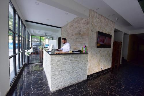 Αίθουσα υποδοχής, La Orilla Hotel & Restaurant in Muzaffarabad