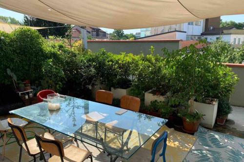 Sunny Loft Warehouse Conversion & Spacious Terrace gîte à louer Musocco