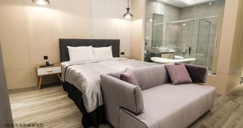 Business G ROOM image 8