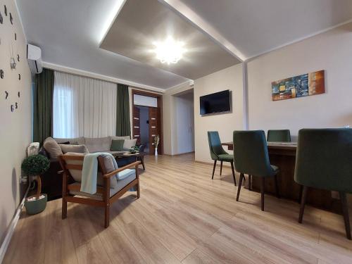 Vively Lux Apartment - Central & Spacious with Balcony and free WiFi - Location saisonnière - Subotica