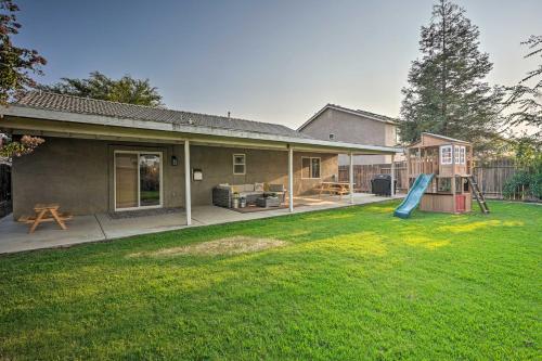 Family-Friendly Home, 6 Mi to Riverwalk Plaza in 韋博歐查德