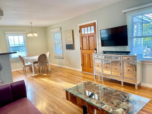 Rustling Leaves 2bd/1 ba Upstairs Parking/Laundry, Los Angeles (fotografie 5)