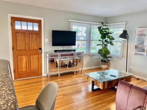Rustling Leaves 2bd/1 ba Upstairs Parking/Laundry, Los Angeles (fotografie 10)
