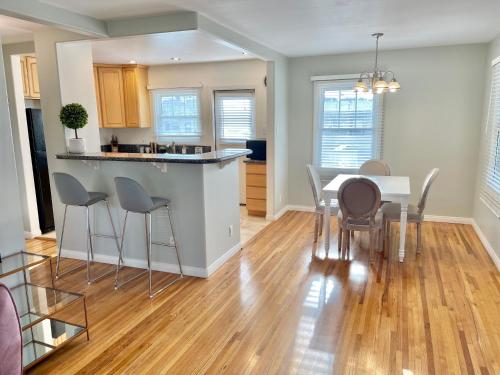 Rustling Leaves 2bd/1 ba Upstairs Parking/Laundry, Los Angeles (fotografie 3)