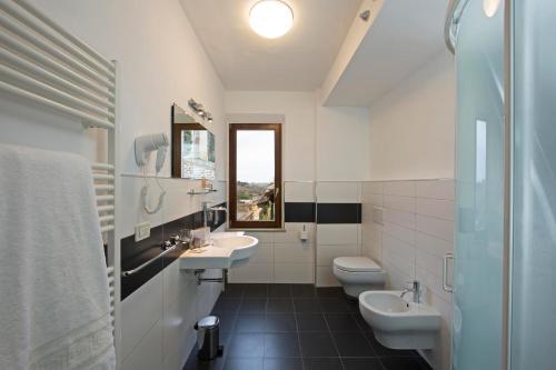 Superior Double or Twin Room with City View image 9