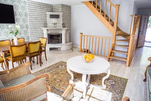 Facilities, 4 bedroom 166m2 apartment with sauna in the city 600m from the beach in a quiet family residence in Kuressaare