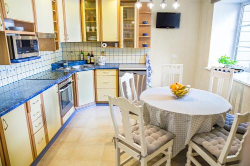 Facilities, 4 bedroom 166m2 apartment with sauna in the city 600m from the beach in a quiet family residence in Kuressaare