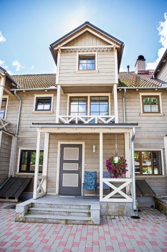 Exterior view, 4 bedroom 166m2 apartment with sauna in the city 600m from the beach in a quiet family residence in Kuressaare