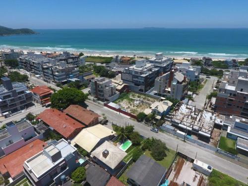 Casa na segunda quadra do Mar da Praia MARISCAL BOMBINHAS