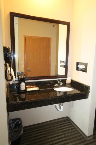 Bathroom, Bowman Inn and Suites in Bowman (ND)