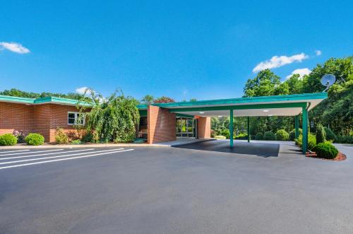 Alpine Motel - image 14