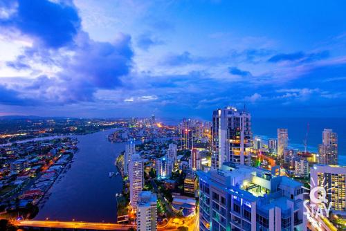 Circle on Cavill – 3 Bedroom Sub Penthouse Amazing Ocean Views, Surfers Paradise