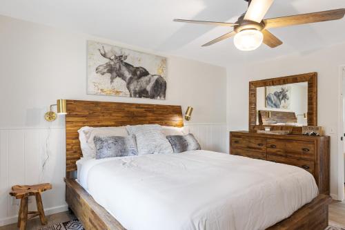 The Getaway Big Bear - Spa *Firepit *Pool *Sleeps 10 *Ski Views in Big Bear Lake, USA