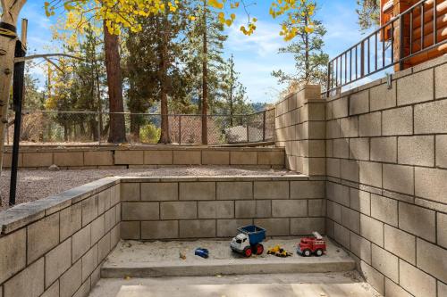 The Getaway Big Bear - Spa *Firepit *Pool *Sleeps 10 *Ski Views in Big Bear Lake, USA