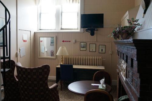 463 Beacon Street Guest House Image 47