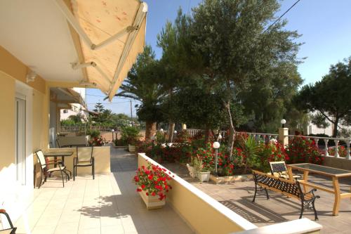 Kert, Angela Studios in Plaka