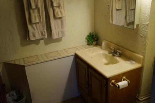 463 Beacon Street Guest House Image 65