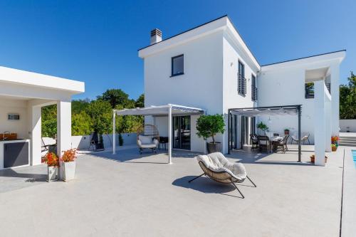 Iekārtas, Luxury Villa Valhalla with Private Pool in Barat