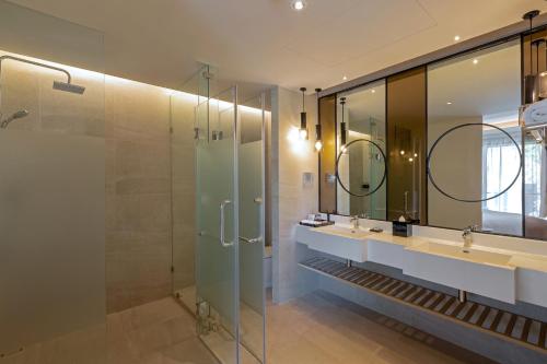 room detail thumbnail 2