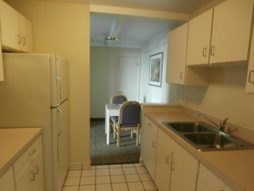 Clinton Inn & Suites - 주방