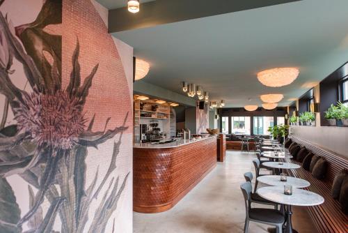 Εστιατόριο, Fietshotel Zee van Tijd Holwerd in Ντόνγκεραντίλ