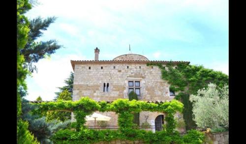 Villa in Girona Sleeps 14 with Pool gîte à louer Salt
