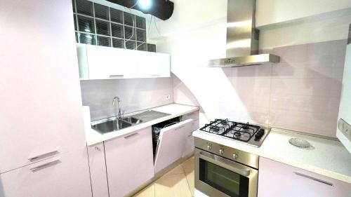 Kitchen, Ch Suite & PrivateParking - Corso 18 Agosto - Apartment in Potenza