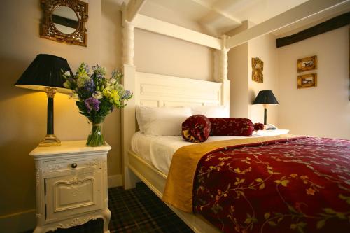 The White Hart - image 5