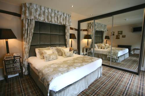 The White Hart - image 7