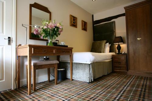 The White Hart - image 4