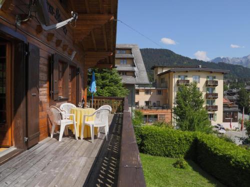 Chalet Chalet Les Rochers Blancs by Interhome in วิลลาร์-ซูร์-ออลลง