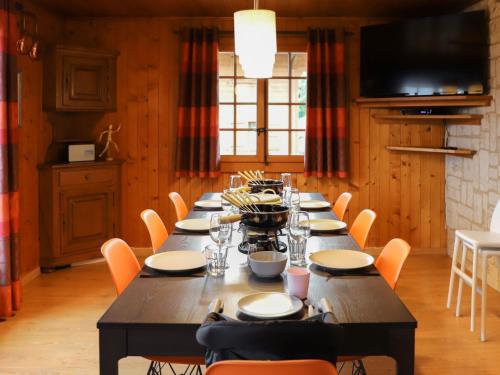 Chalet Chalet Les Rochers Blancs by Interhome in วิลลาร์-ซูร์-ออลลง