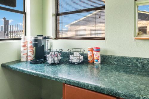 Rodeway Inn - image 13
