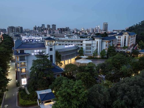 Pullman Forum Hotel Dongguan Parking Lot