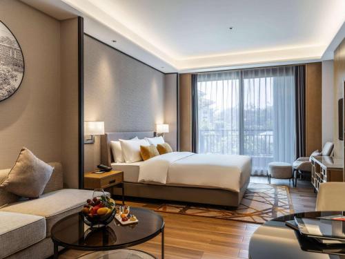 Pullman Forum Hotel Dongguan Parking Lot