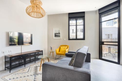 Fabulous Corner Market by TLV2RENT