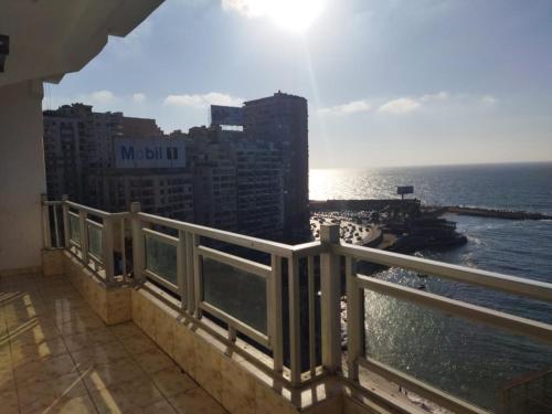 Gleem SeaView