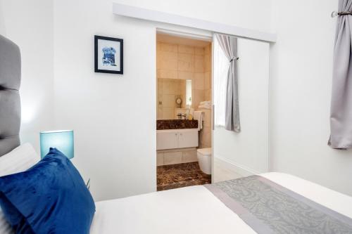 Oxford Street 2 Bed Apartment