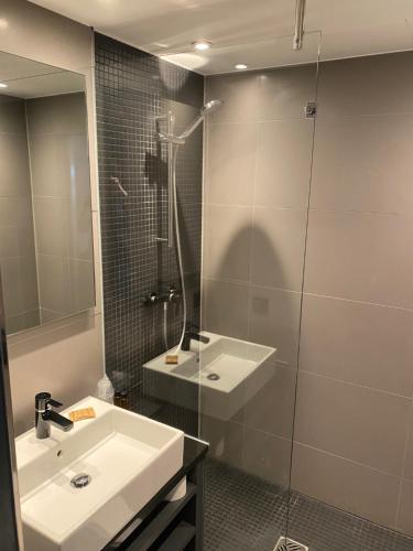 Munich Deluxe Hotel - image 10