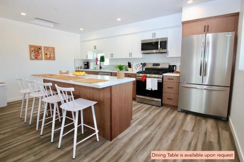 Los Angeles 3BR Villa Suites with Free Parking thumb 4